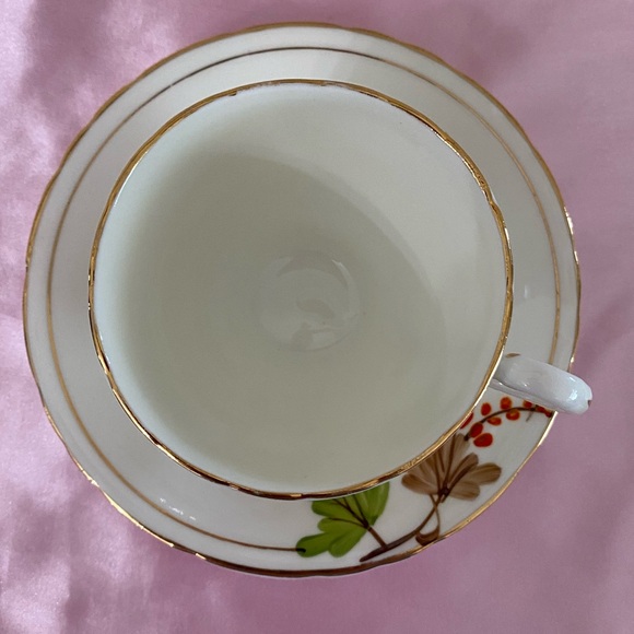 VTG DELPHINE PATTERN 1969 BONE CHINA TEACUP AND SAUCER WITH LEAF DETAIL - Picture 4 of 15